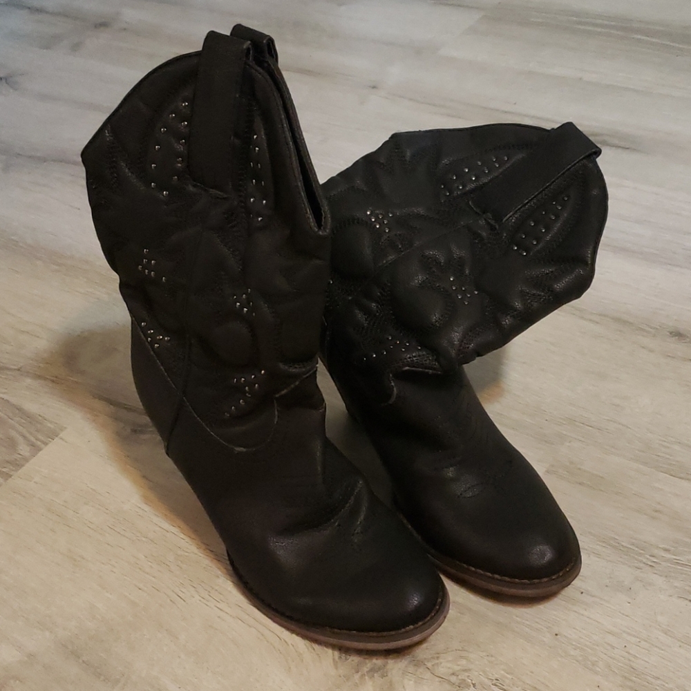 Black boots